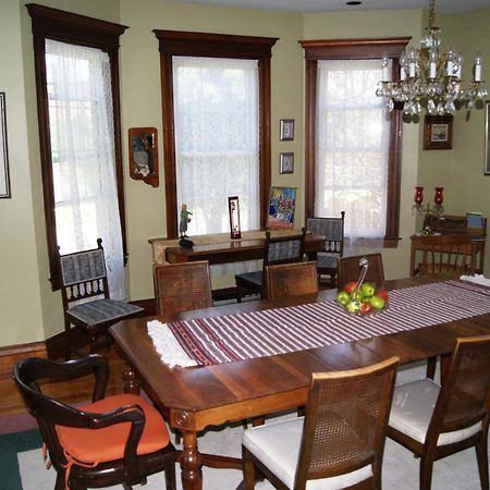 Ye Olde Walkerville Bed & Breakfast Виндзор Экстерьер фото