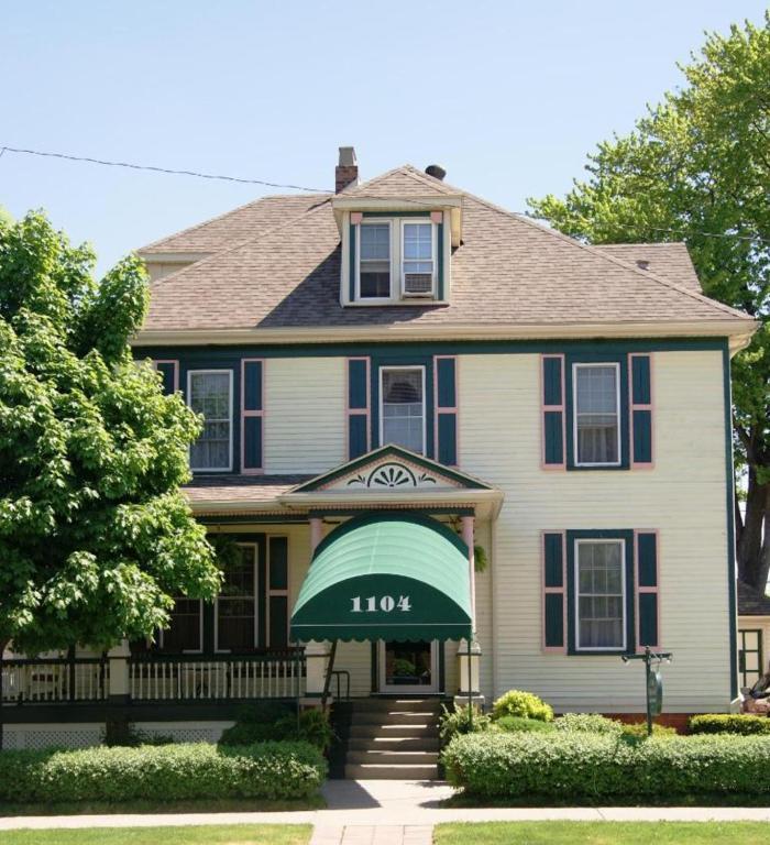 Ye Olde Walkerville Bed & Breakfast Виндзор Экстерьер фото