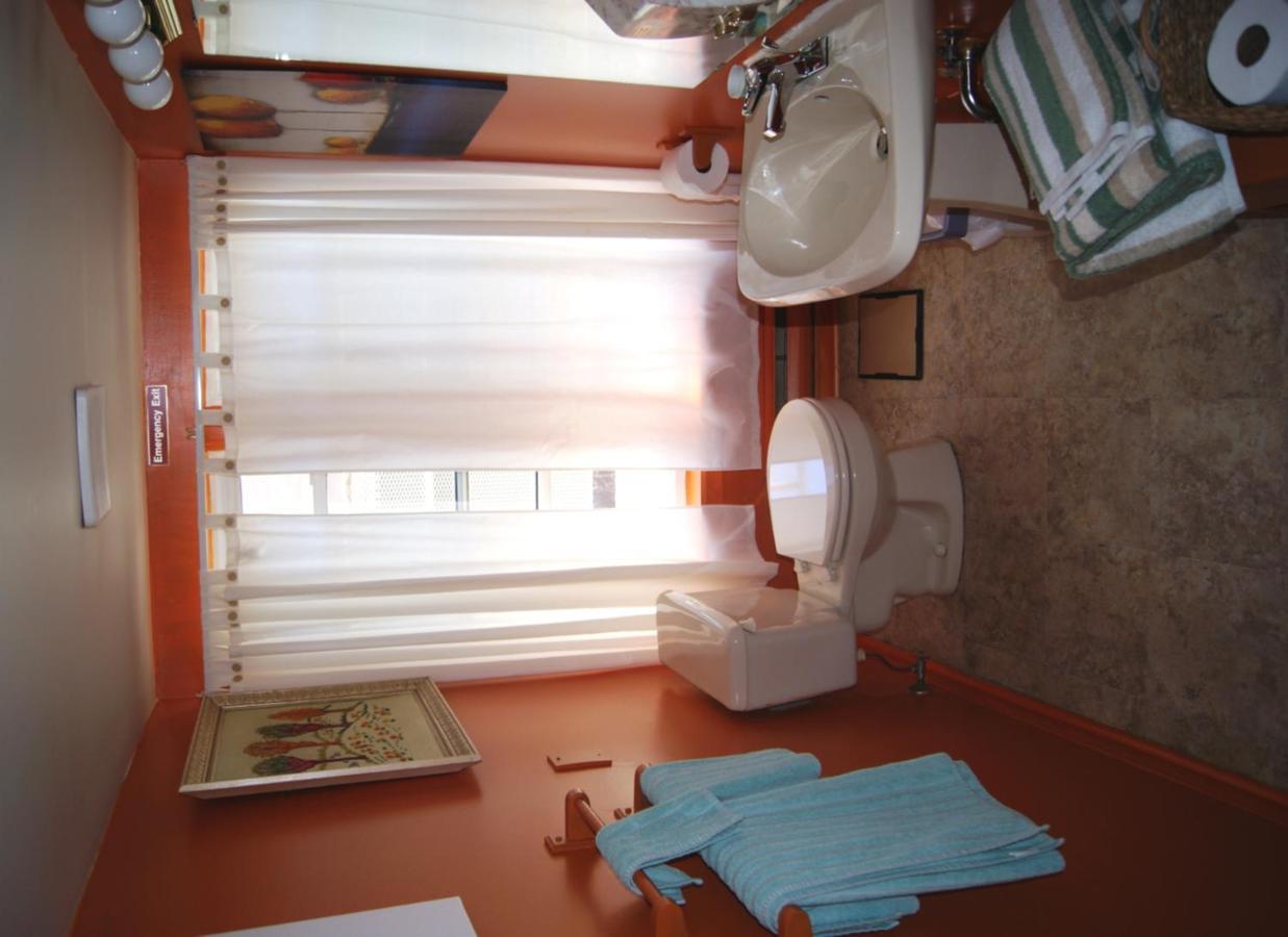 Ye Olde Walkerville Bed & Breakfast Виндзор Экстерьер фото