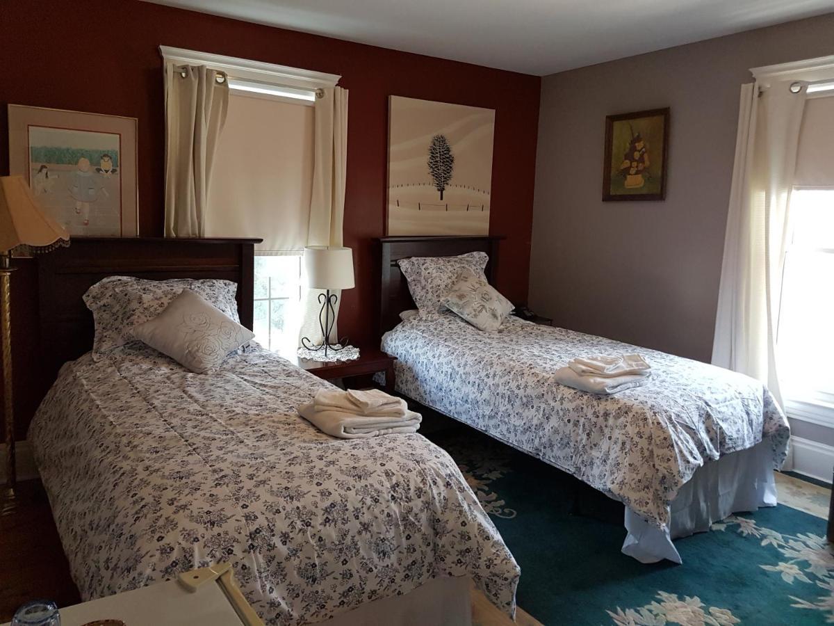 Ye Olde Walkerville Bed & Breakfast Виндзор Экстерьер фото