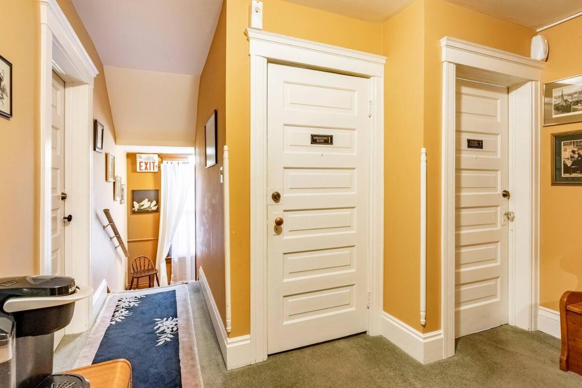 Ye Olde Walkerville Bed & Breakfast Виндзор Экстерьер фото