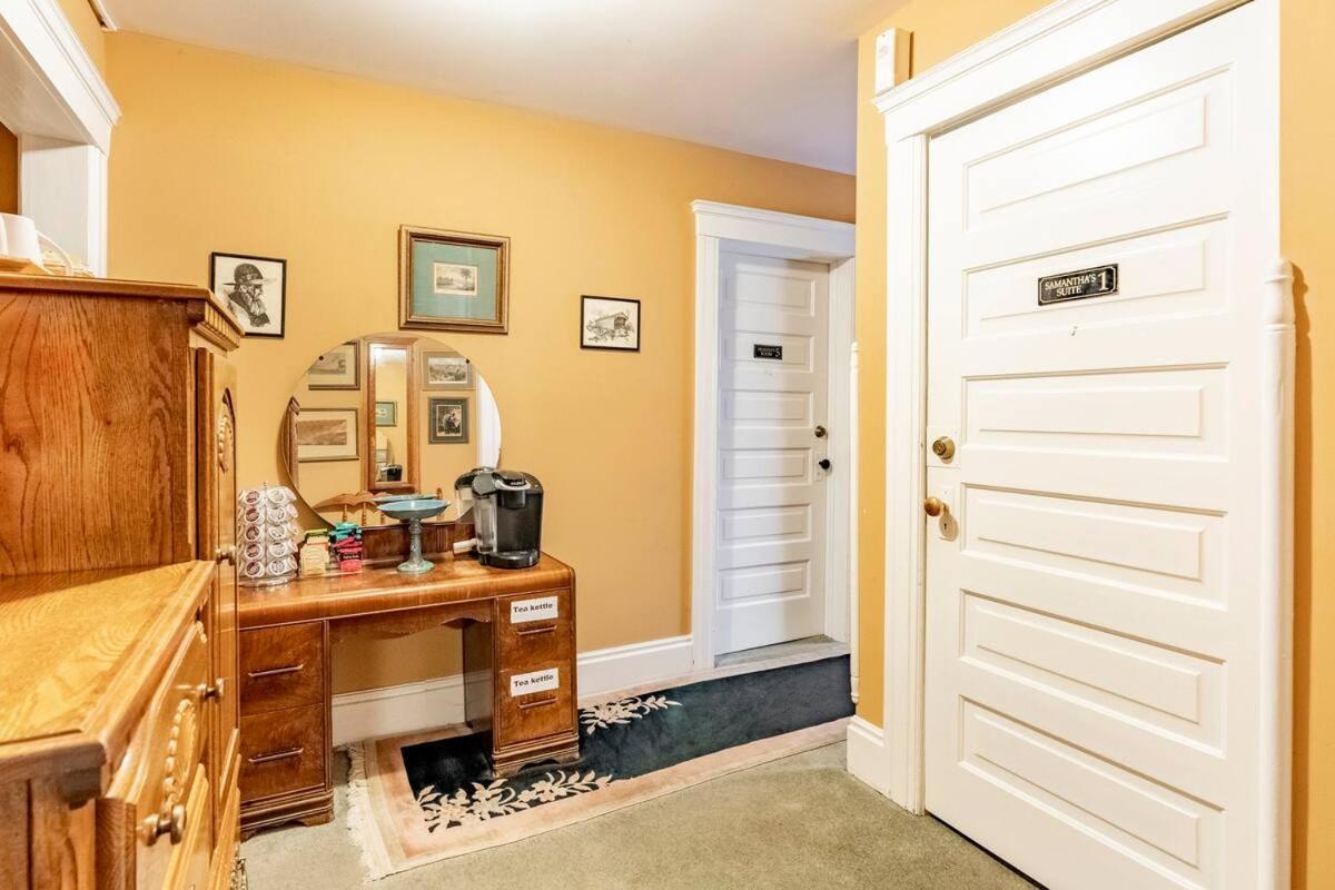 Ye Olde Walkerville Bed & Breakfast Виндзор Экстерьер фото