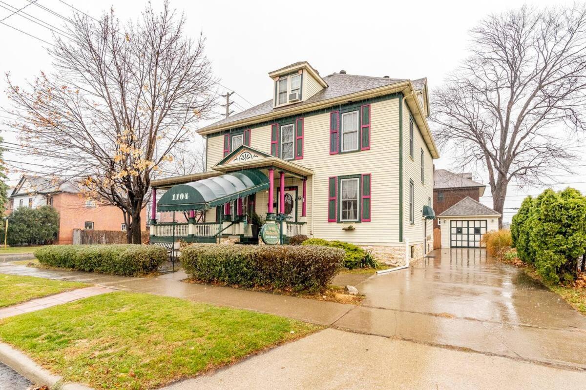 Ye Olde Walkerville Bed & Breakfast Виндзор Экстерьер фото