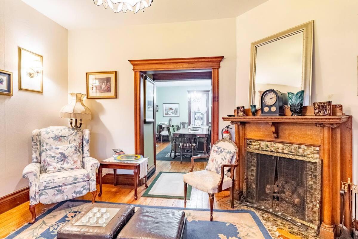 Ye Olde Walkerville Bed & Breakfast Виндзор Экстерьер фото
