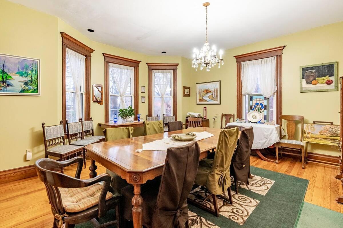 Ye Olde Walkerville Bed & Breakfast Виндзор Экстерьер фото