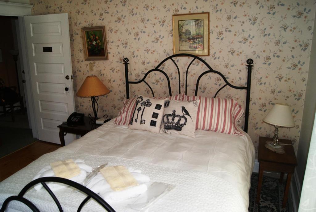 Ye Olde Walkerville Bed & Breakfast Виндзор Экстерьер фото