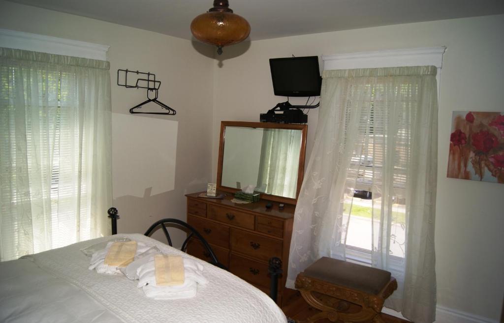 Ye Olde Walkerville Bed & Breakfast Виндзор Номер фото