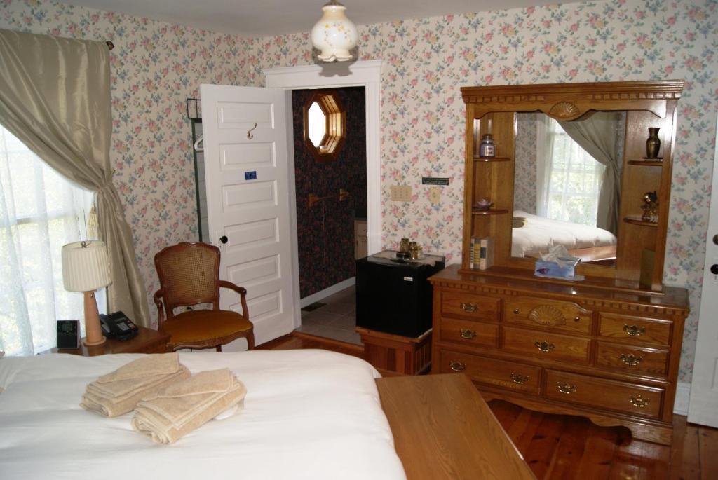 Ye Olde Walkerville Bed & Breakfast Виндзор Экстерьер фото