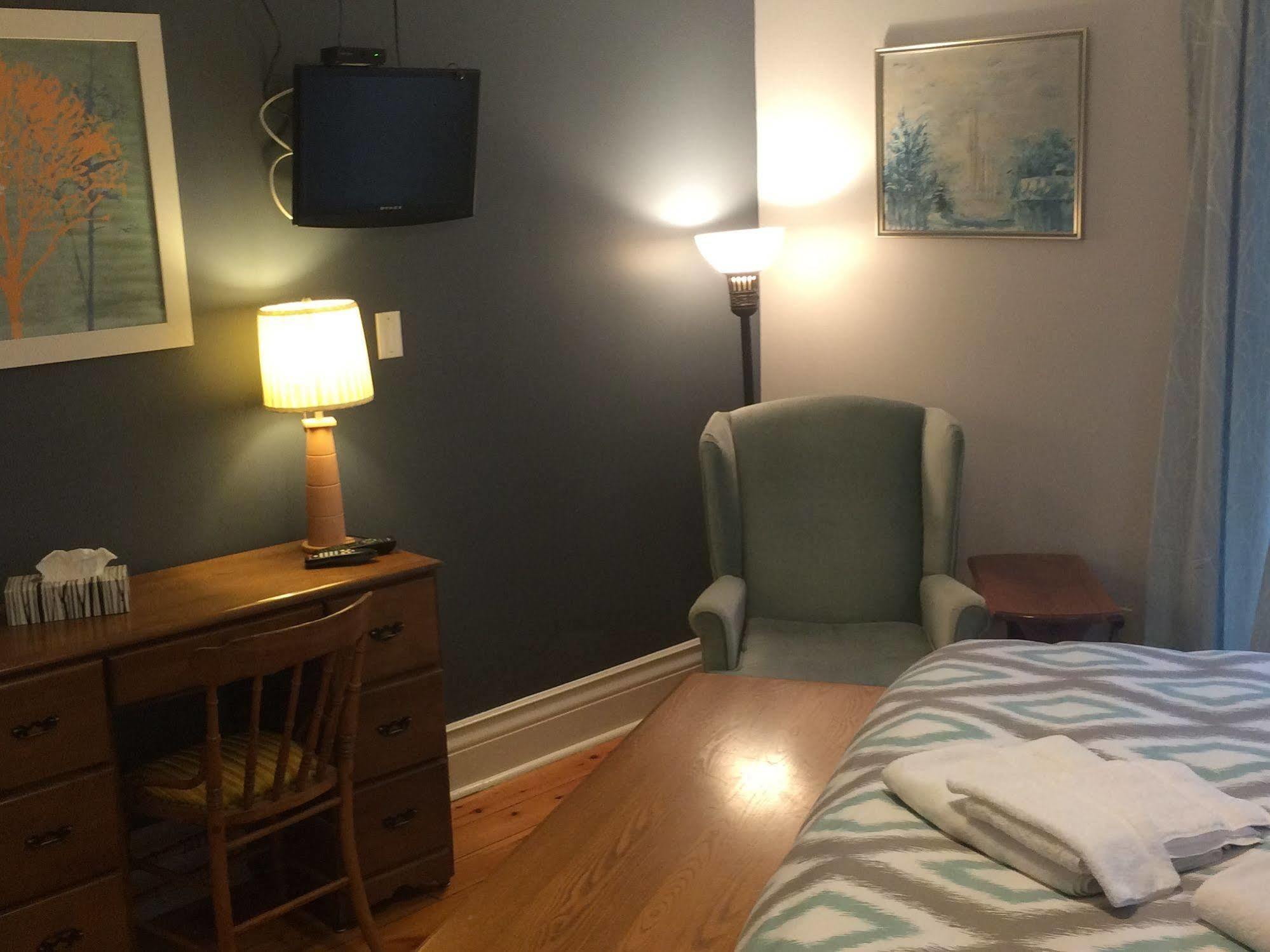 Ye Olde Walkerville Bed & Breakfast Виндзор Экстерьер фото